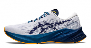 Tênis Asics NovaBlast 3 - Branco e Azul Escuro - Masculino